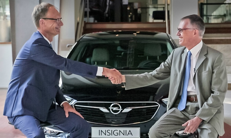 Michael Lohscheller, CEO da Opel, e Carlos Tavares, CEO do Grupo PSA