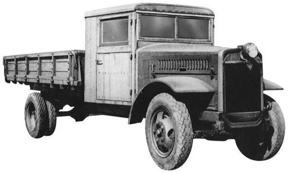 Caminhão Toyota KC com um farol 1942