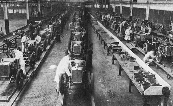 Linha de montagem da Ford em 1908