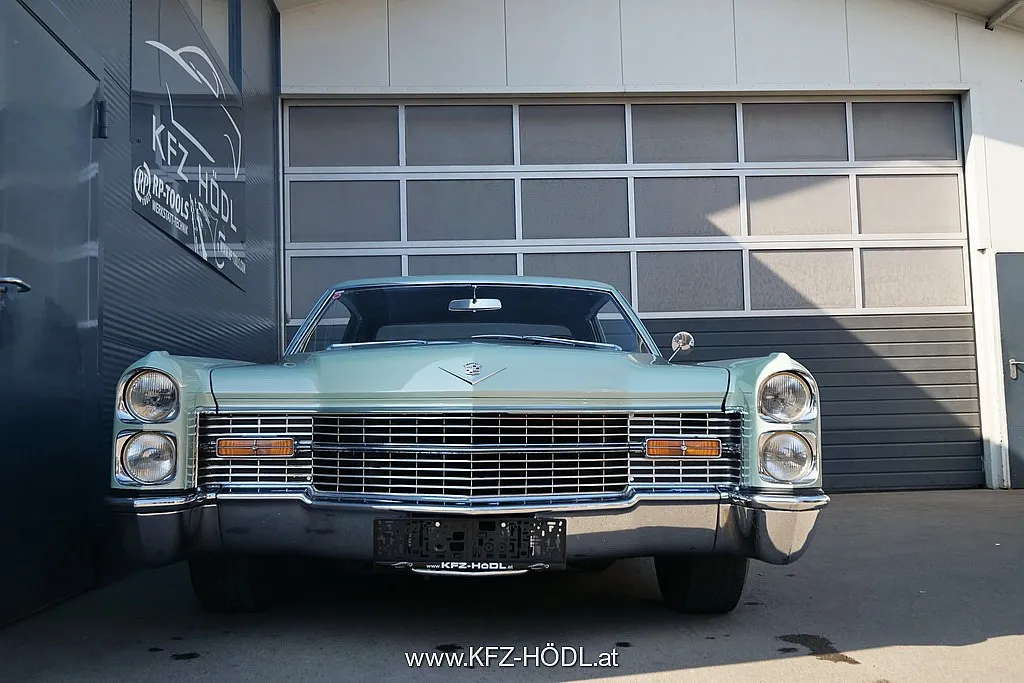 Cadillac Deville Coupe Image 3