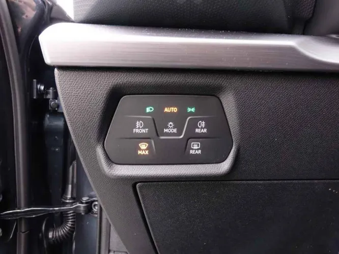 Seat Leon 1.5 TSi 150 FR 5D + GPS + Virtual + Winter + LED Lights Image 9
