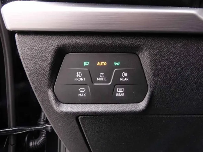 Seat Leon 1.5 TSi 150 FR 5D + GPS + Virtual + Winter + LED Lights Image 9