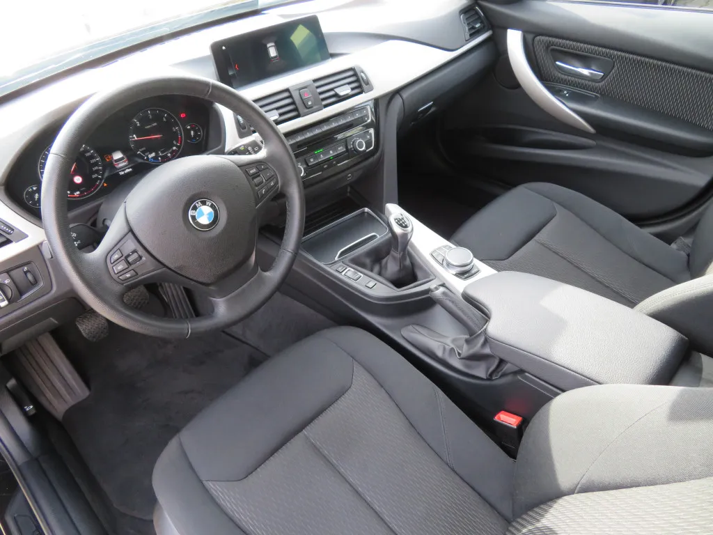BMW 318 D TOURING ADVANTAGE*KEYGO*NAVI PROF*LED* Image 3