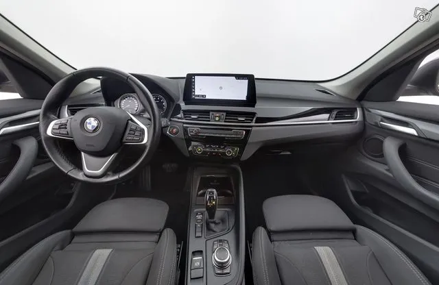 BMW X1 F48 sDrive18i A Business / Vakionopeudensäädin / Prof. Navi / LED-Ajovalot / 2x Renkaat / Image 9