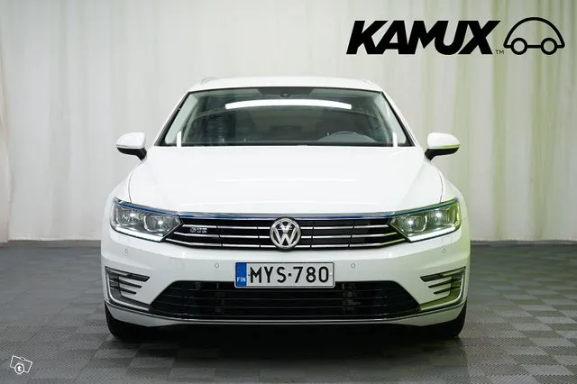Volkswagen Passat Variant GTE Plug-In Hybrid 160 kW (218 hv) DSG-automaatti / Facelift / Adapt. Vakkari / / Tutkat / Image 9