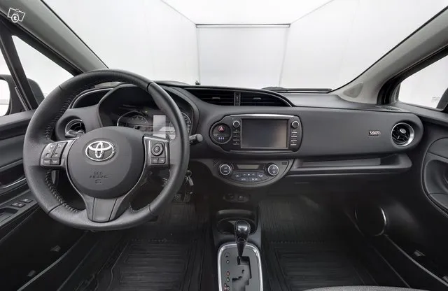 Toyota Yaris 1,5 Dual VVT-i Y20 Edition 5ov Multidrive S - Toyota Approved -turva 1 vuosi ilman km-rajaa ja omavastuuta / Pre-Collision -turvajärjestelmä ym. Image 9