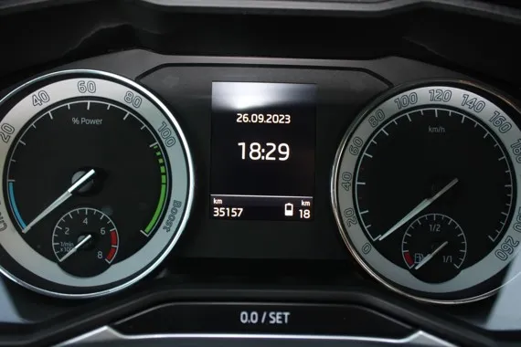 Škoda Superb Combi 1.4 TSi IV Plug in HYBRID AUTOMATIK *NAVIGACIJA* Image 5