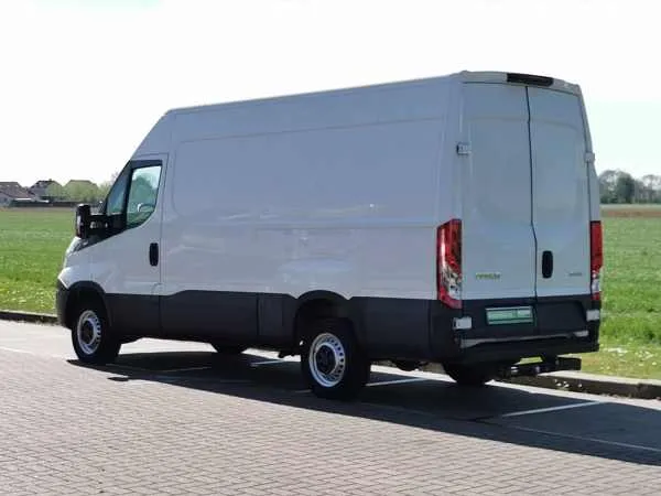 Iveco Daily 35 S  Image 5