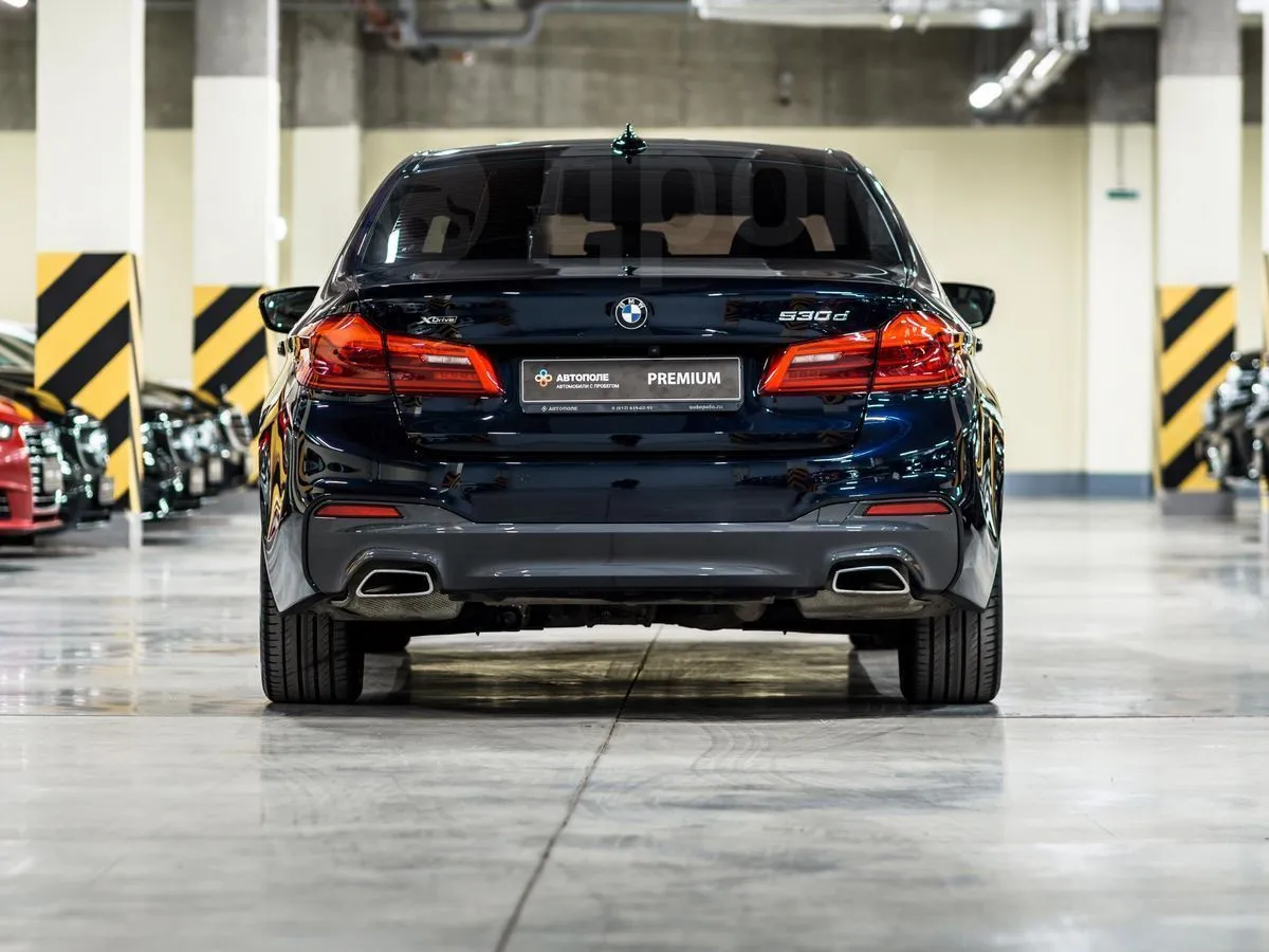 BMW 5-Series  Image 6