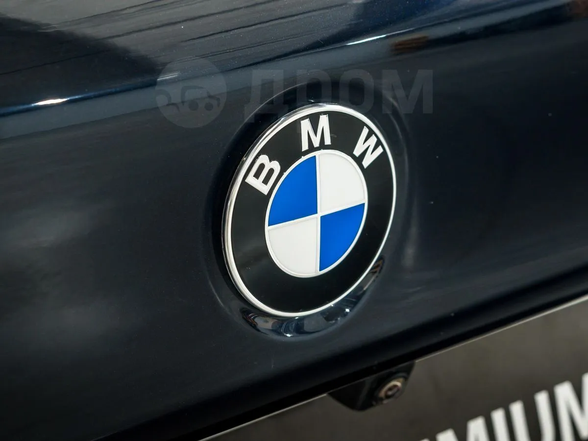 BMW 5-Series  Image 9