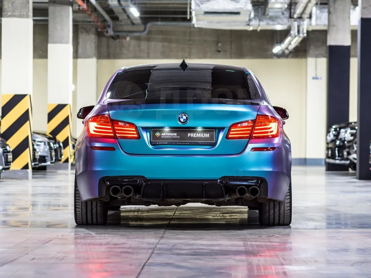 BMW 5-Series  Image 5