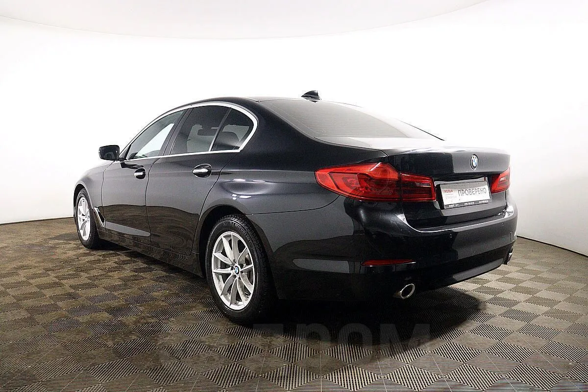 BMW 5-Series  Image 7