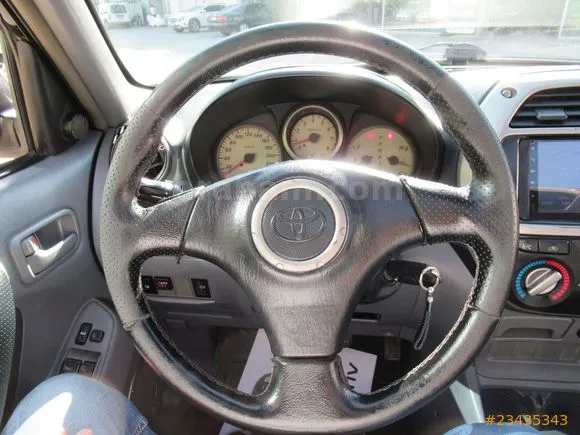 Toyota RAV 4 2.0 Image 9