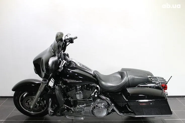 Harley-Davidson FLHX  Image 10