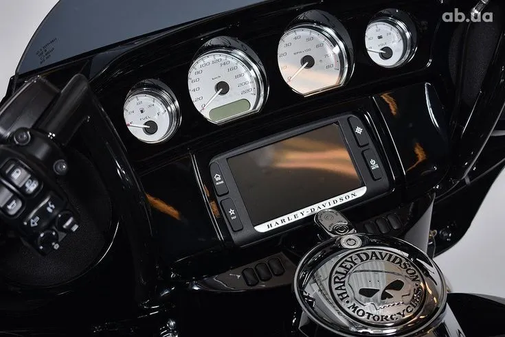 Harley-Davidson FLHXS  Image 6